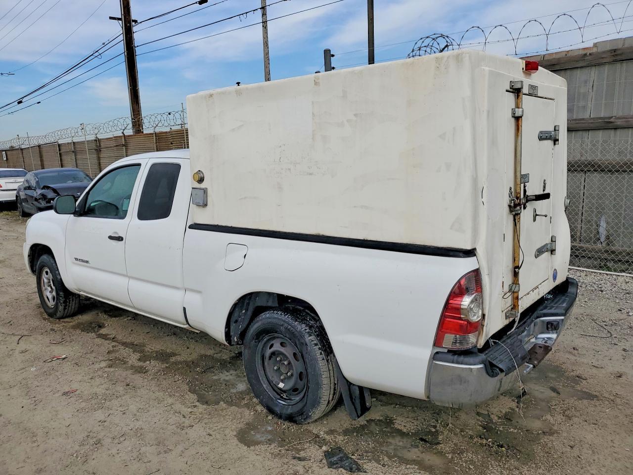 2011 Toyota Tacoma Utility / Service Truck - Фото 2
