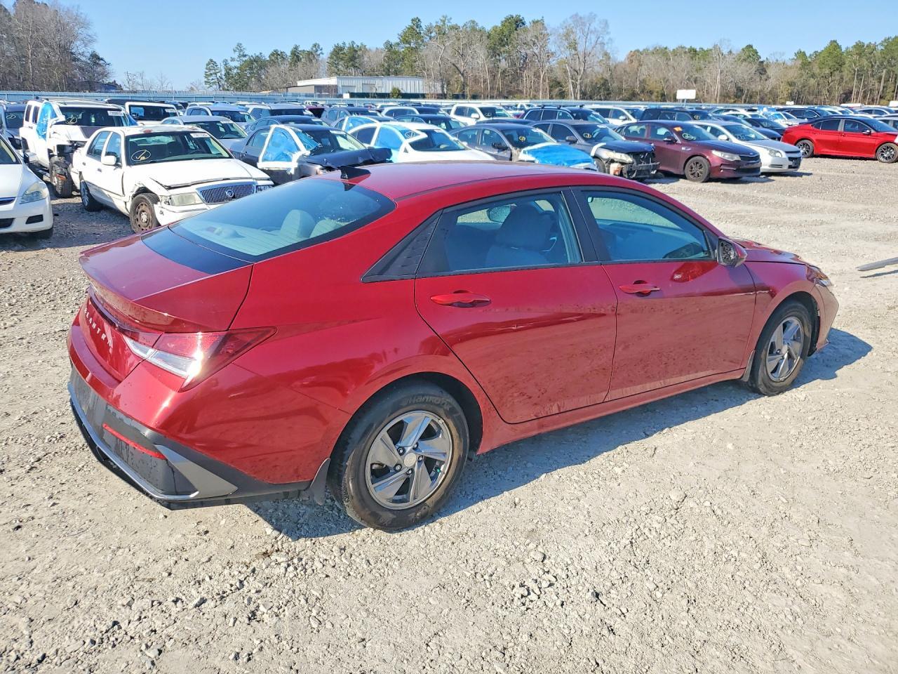 2024 Hyundai Elantra Se - Image 3