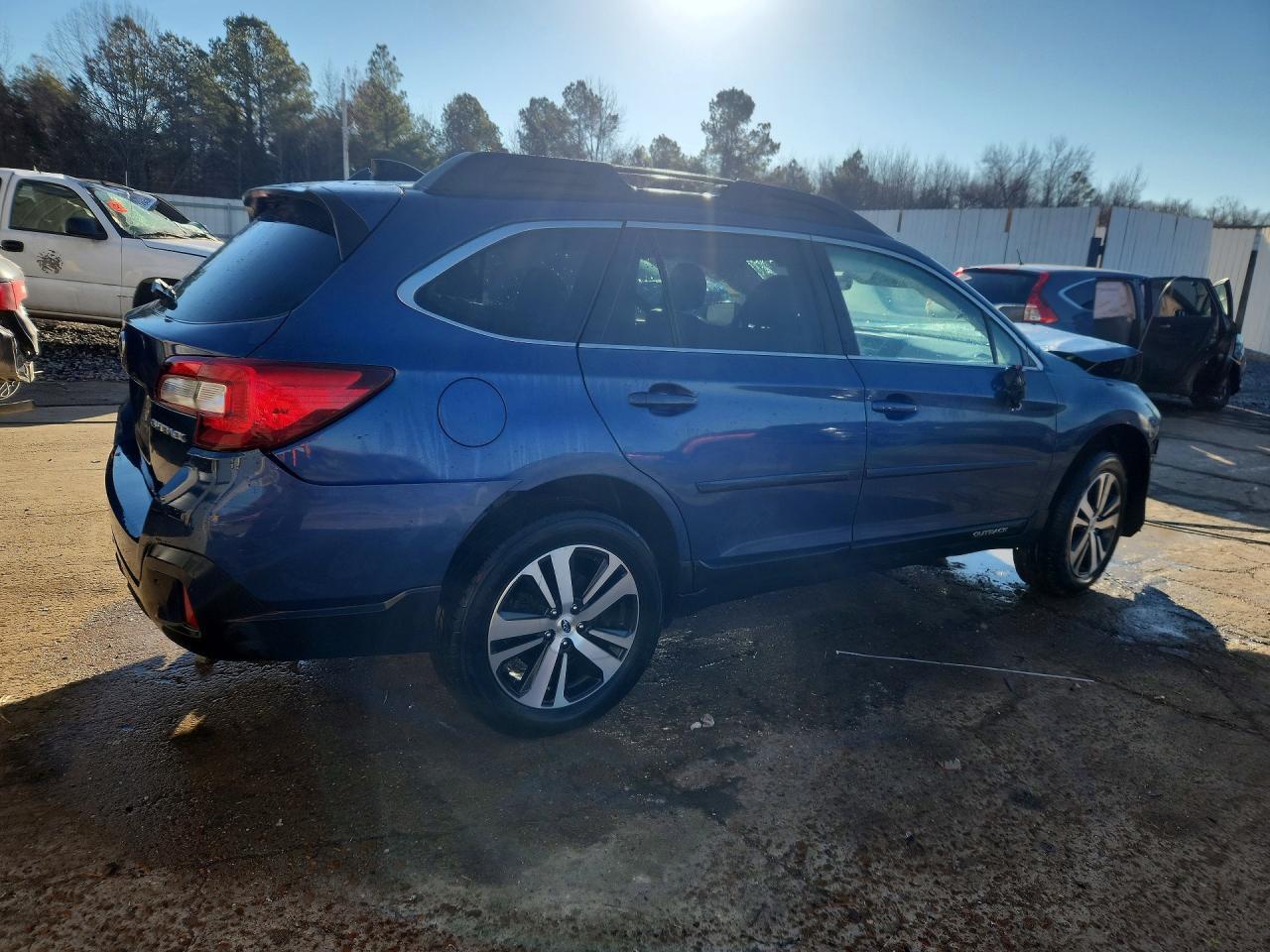 2019 Subaru Outback 2.5I Limited - Image 3