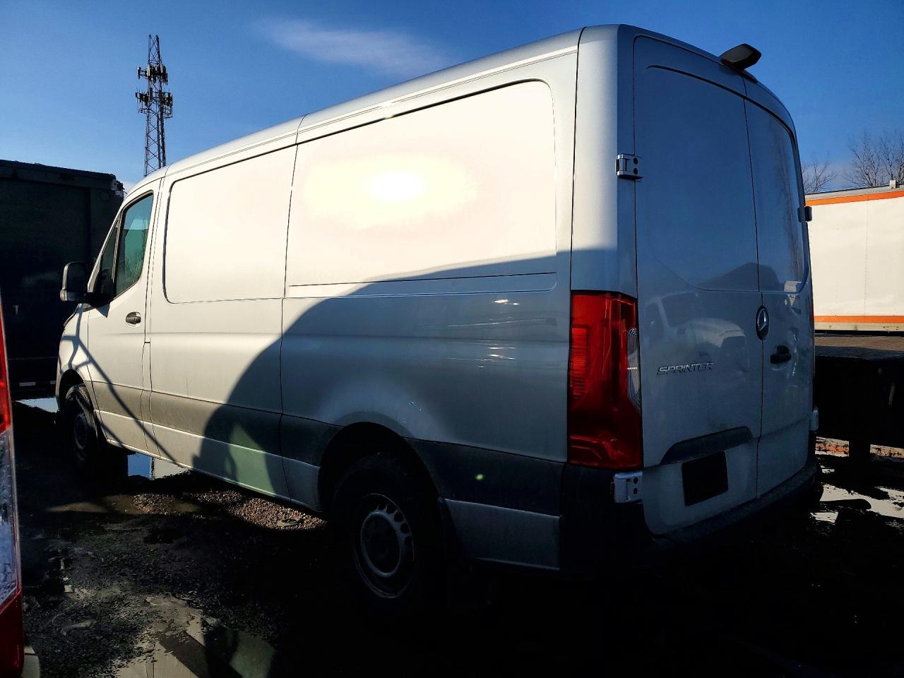 2025 Mercedes Benz Sprinter 2500 Delivery Van - Фото 2
