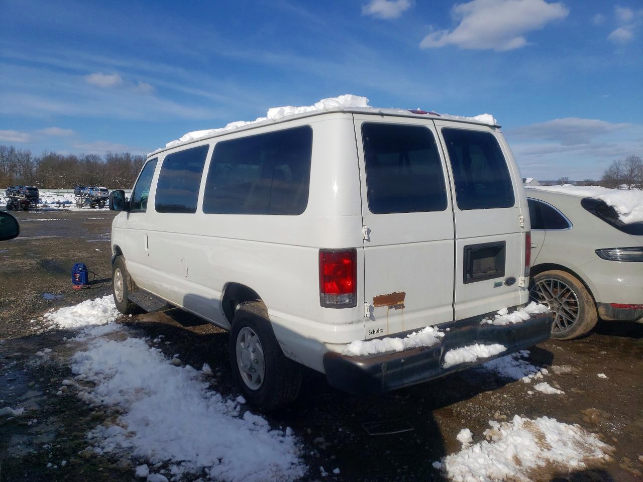 2014 Ford Econoline E350 Super Duty Wagon - Фото 2