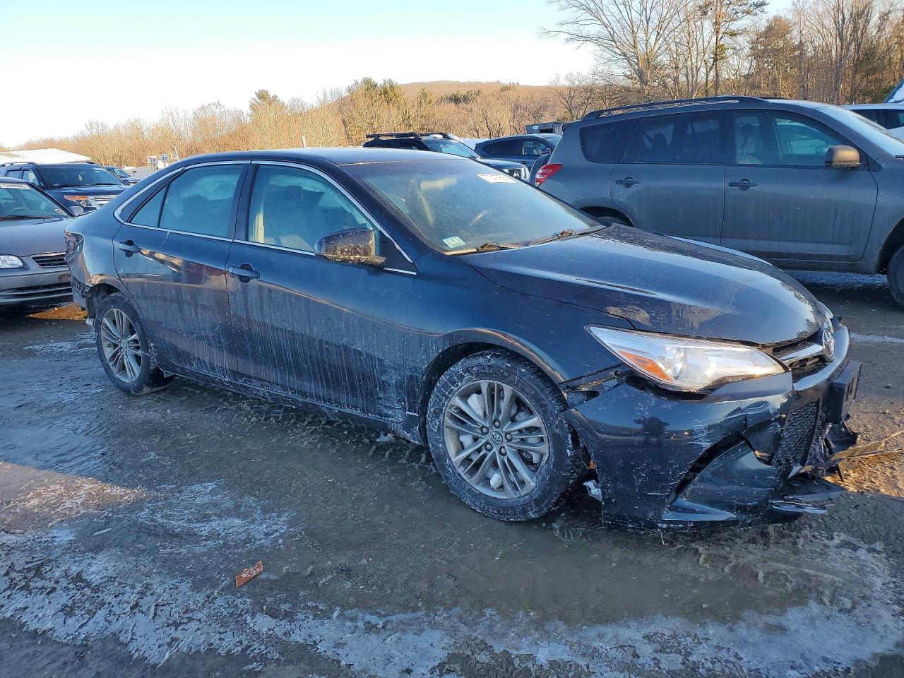 2017 Toyota Camry Le - Фото 4