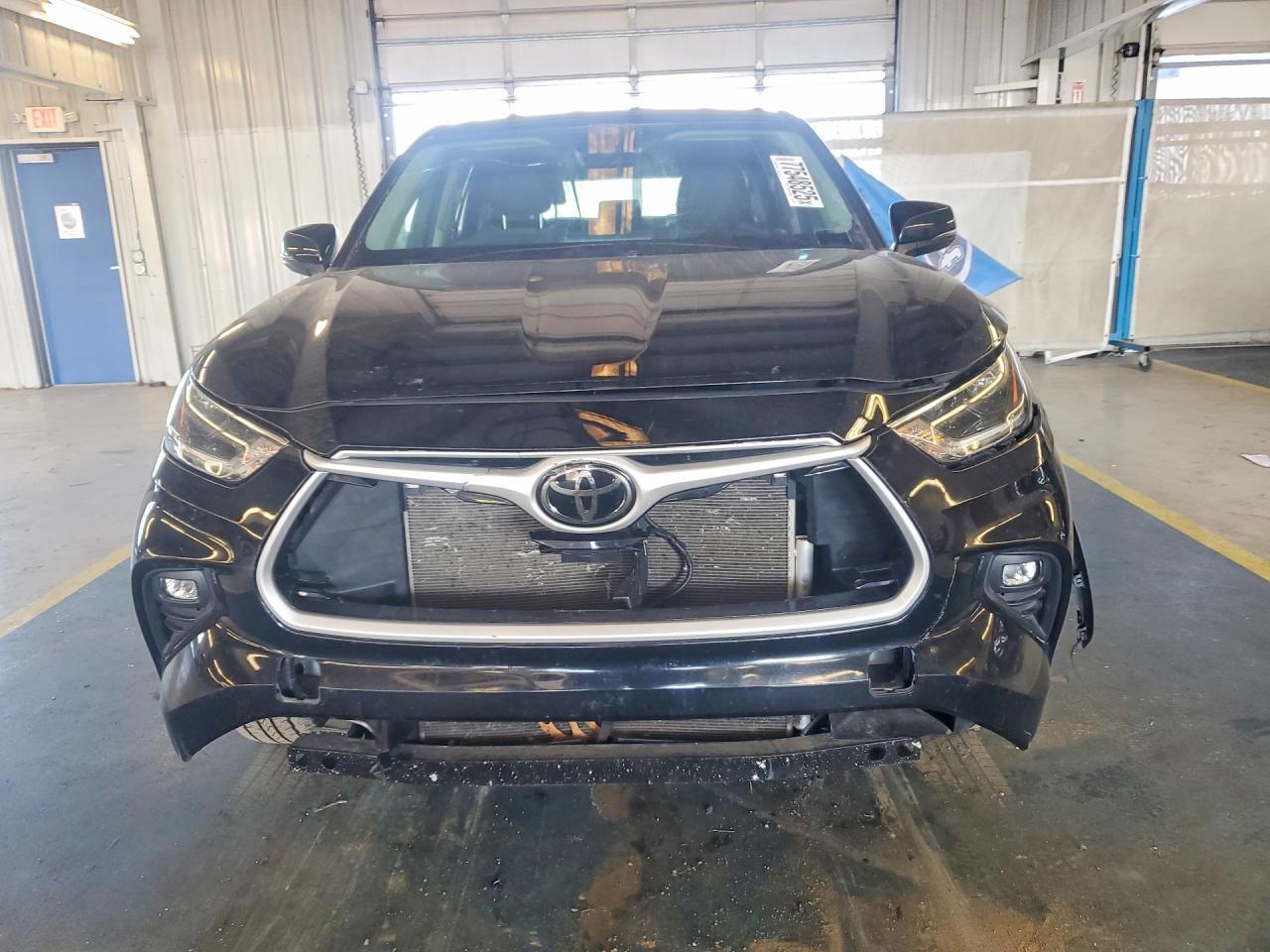 2021 Toyota Highlander Le - Фото 5
