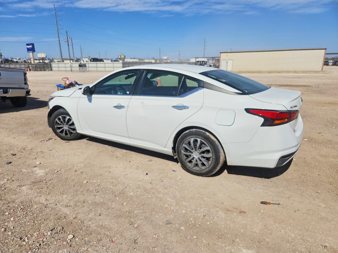 2022 Nissan Altima S - Image 2