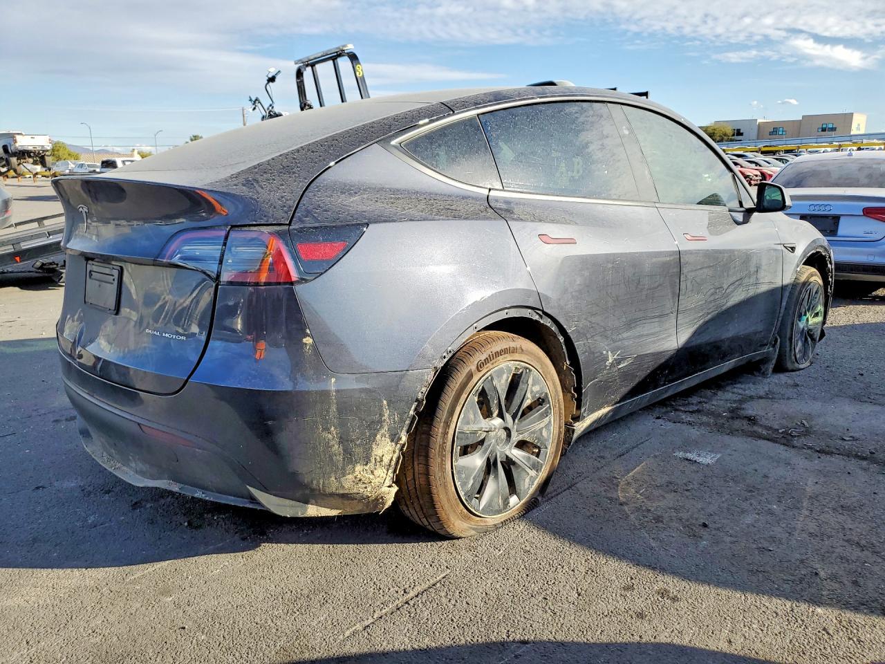 2025 Tesla Model Y - Фото 3