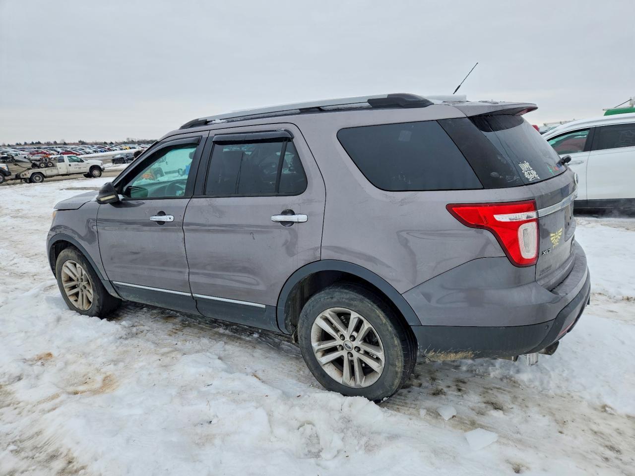 2011 Ford Explorer Xlt - Image 2