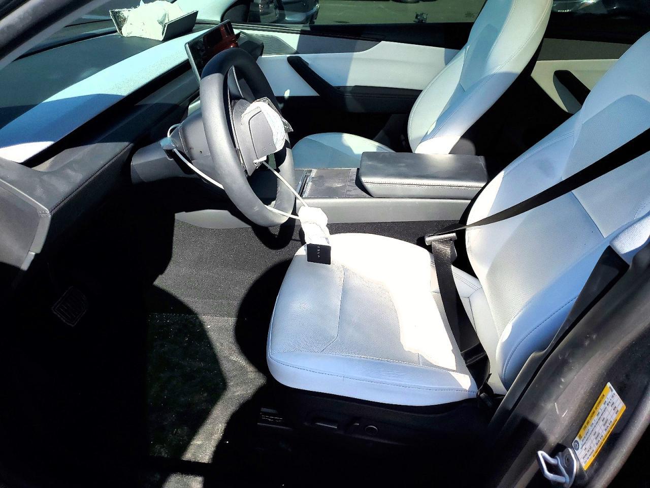 2026 Tesla Model Y - Image 7