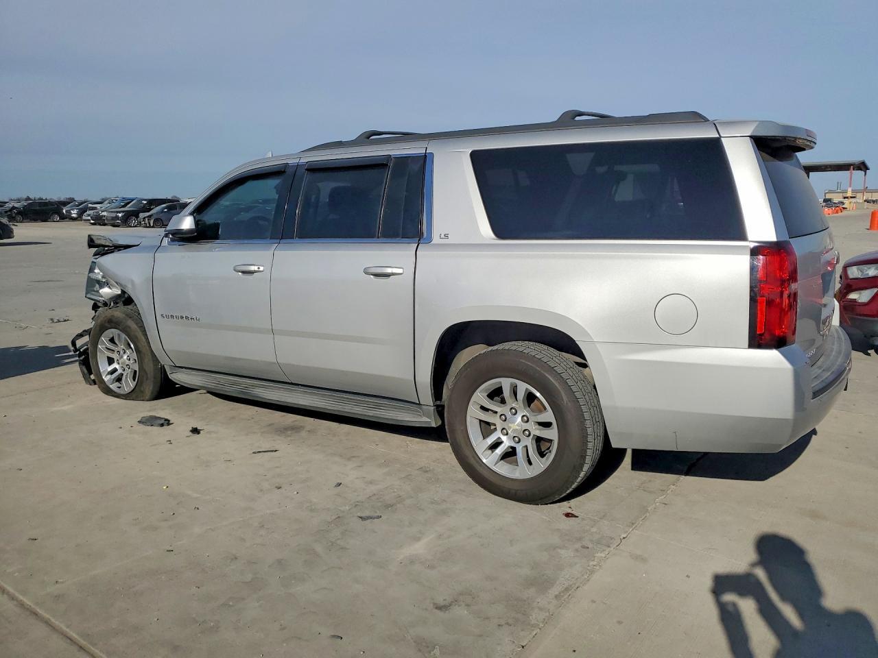 2016 Chevrolet Suburban C1500 Ls - Фото 2