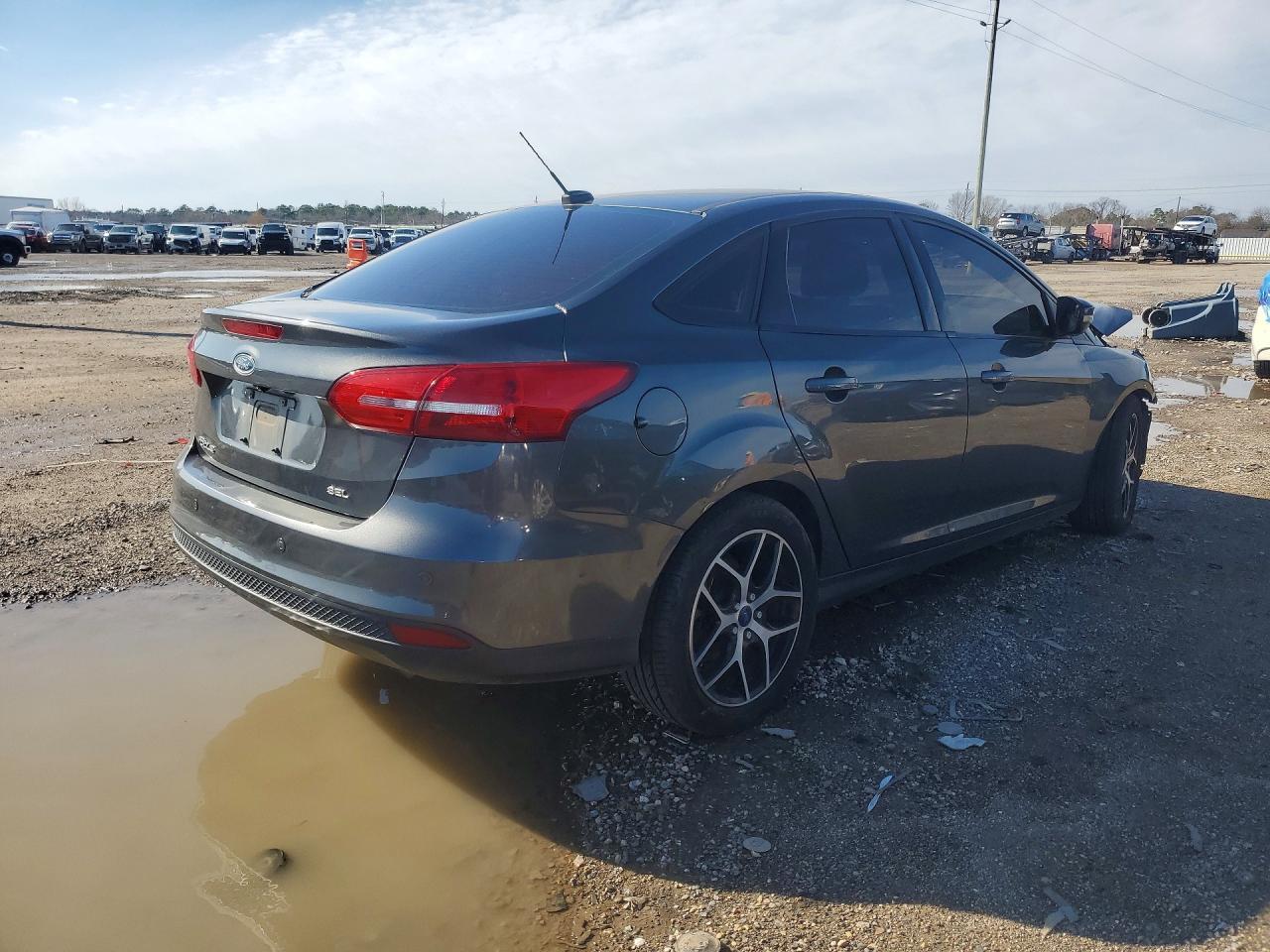 2017 Ford Focus Sel - Image 3