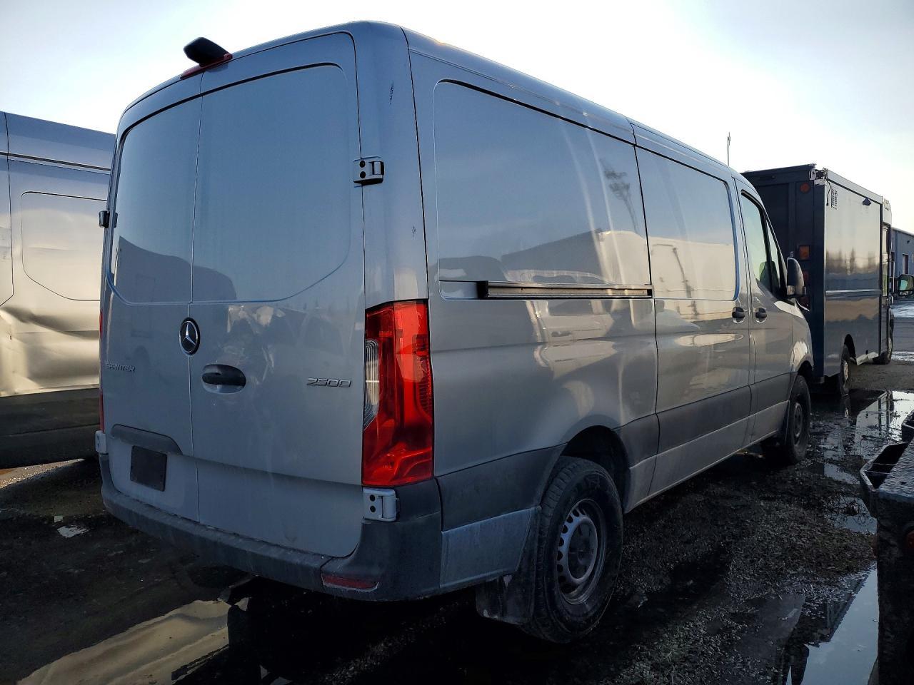 2025 Mercedes Benz Sprinter 2500 Delivery Van - Фото 3