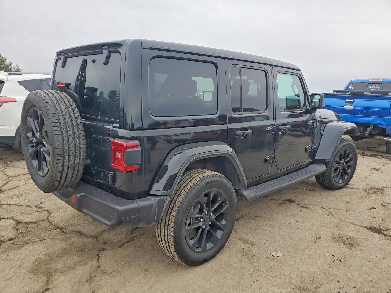 2025 Jeep Wrangler Sahara 4Xe - Image 3