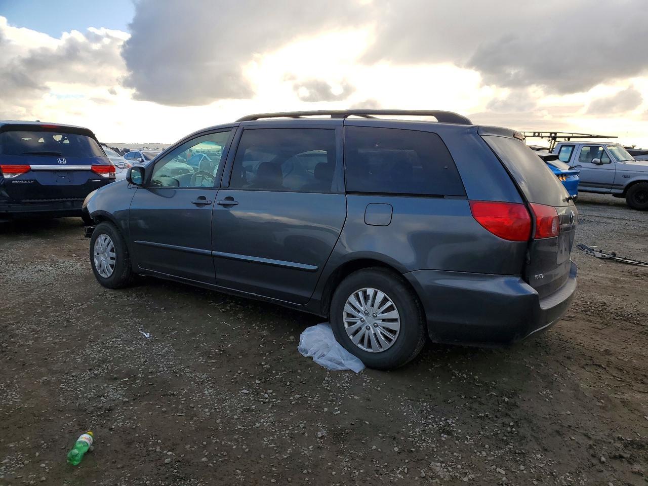 2007 Toyota Sienna Ce - Фото 2
