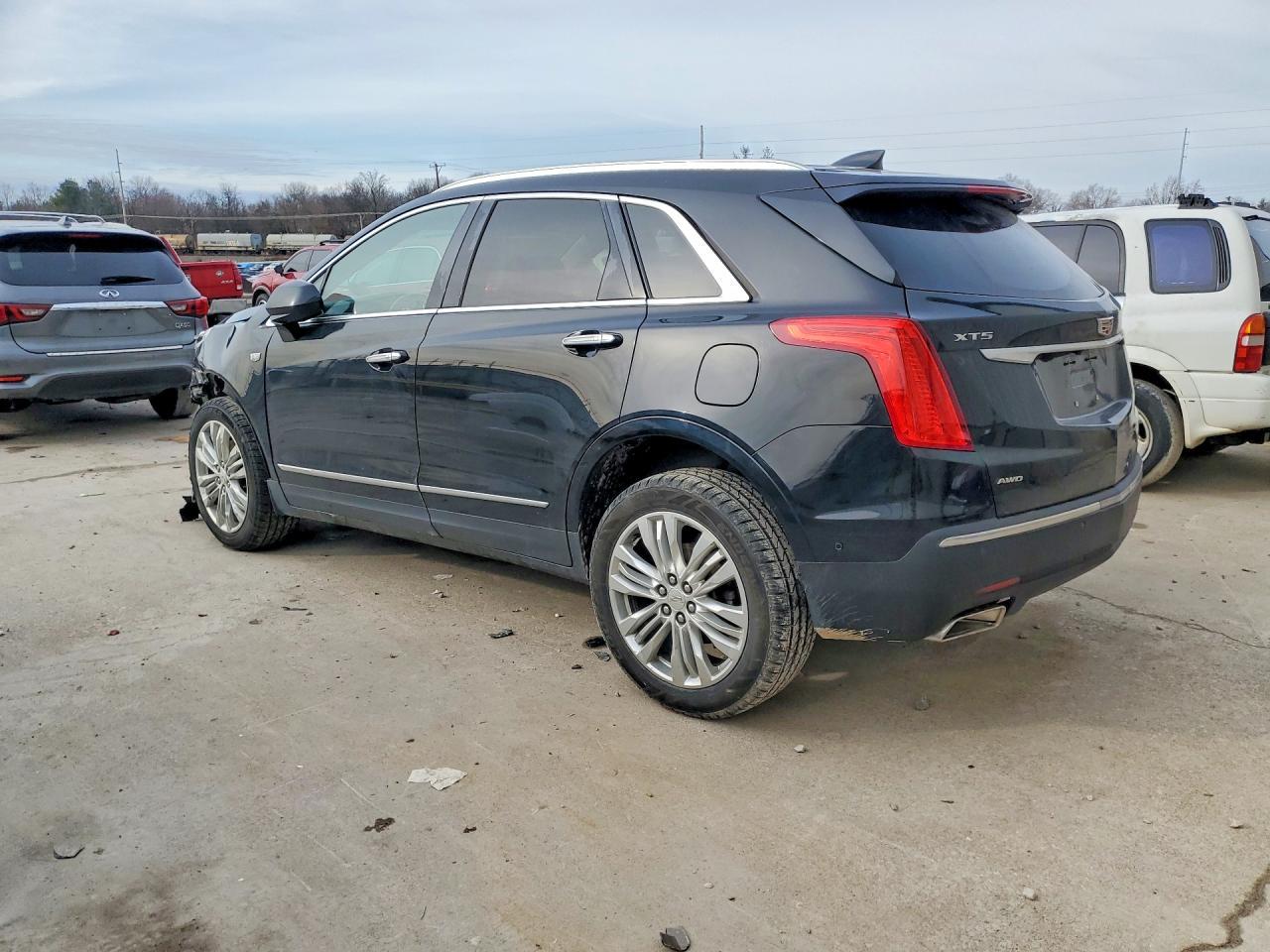 2018 Cadillac Xt5 Premium Luxury - Image 2