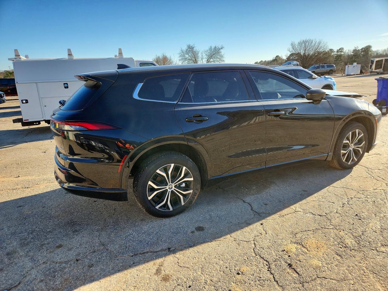 2025 Toyota Crown Signia Xle - Фото 3