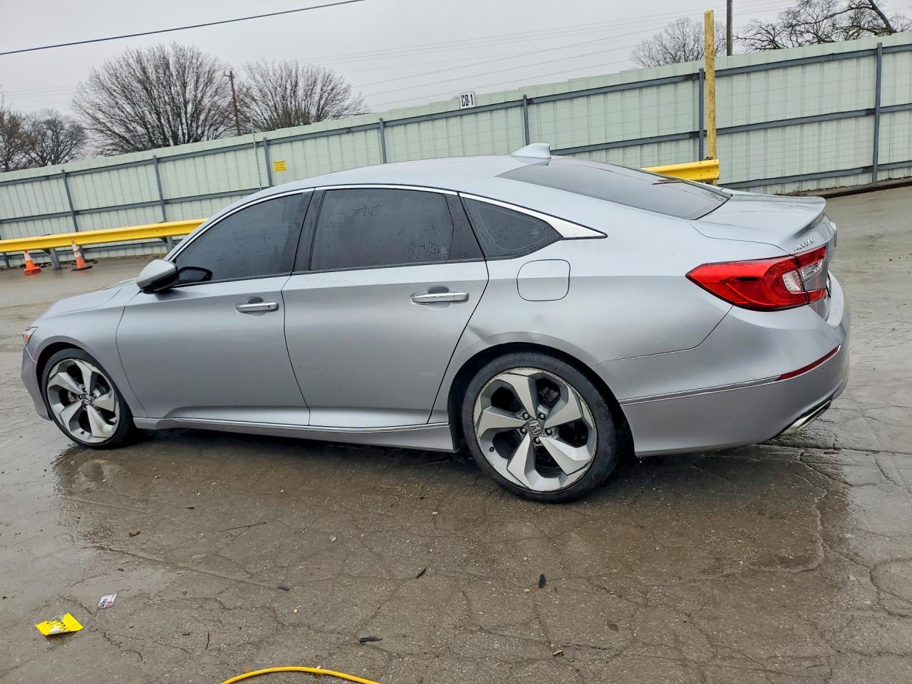 2018 Honda Accord Touring - Фото 2