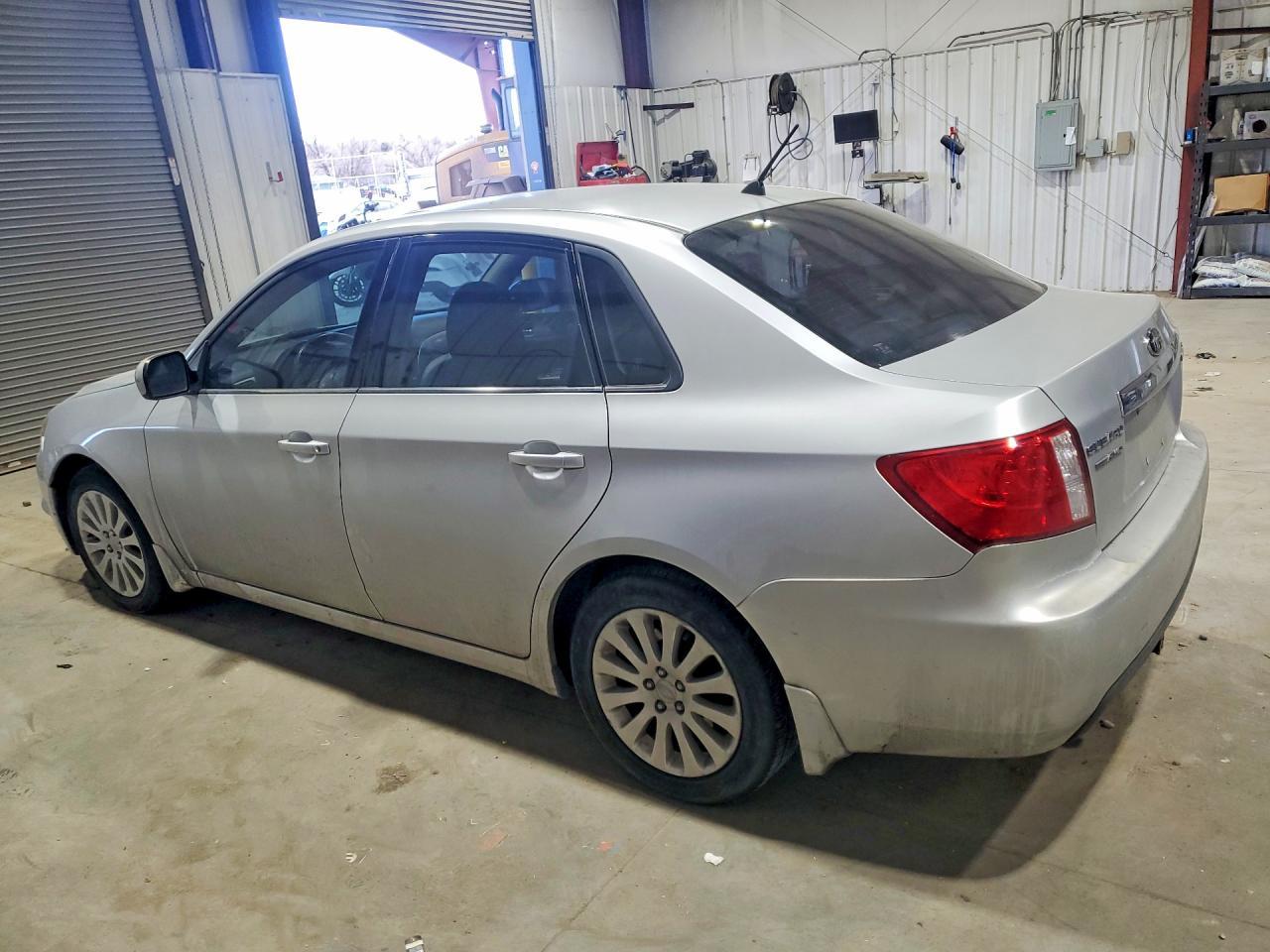 2010 Subaru Impreza 2.5I Premium - Фото 2
