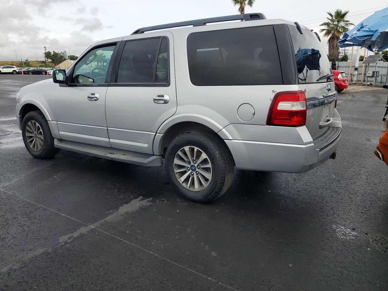 2015 Ford Expedition Xlt - Image 2