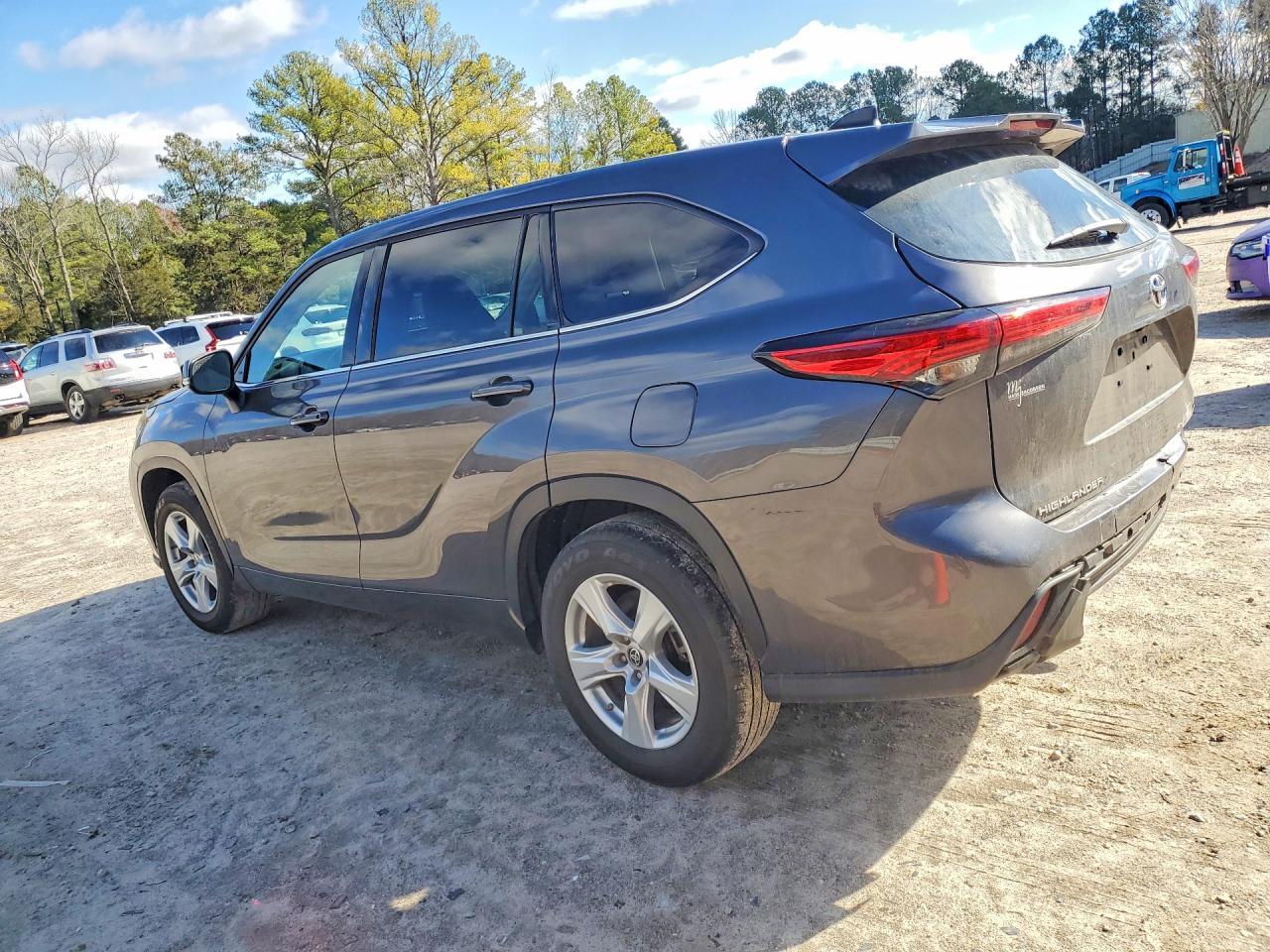 2022 Toyota Highlander L - Фото 2
