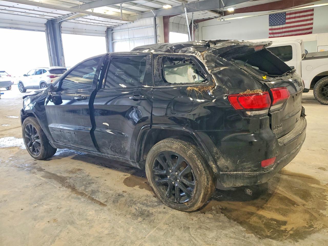 2018 Jeep Grand Cherokee Laredo - Image 2