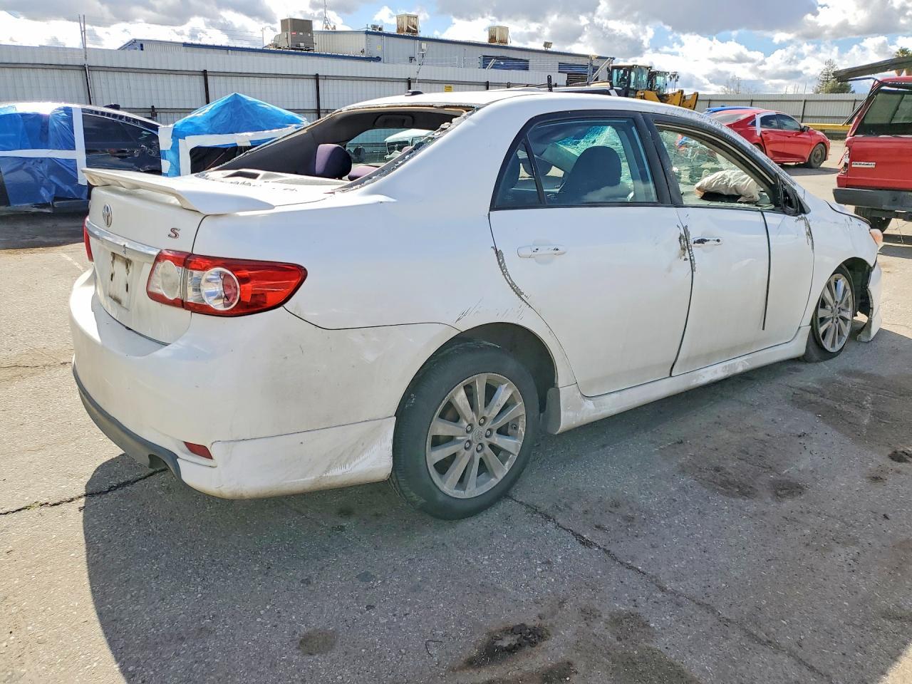 2011 Toyota Corolla Base - Фото 3