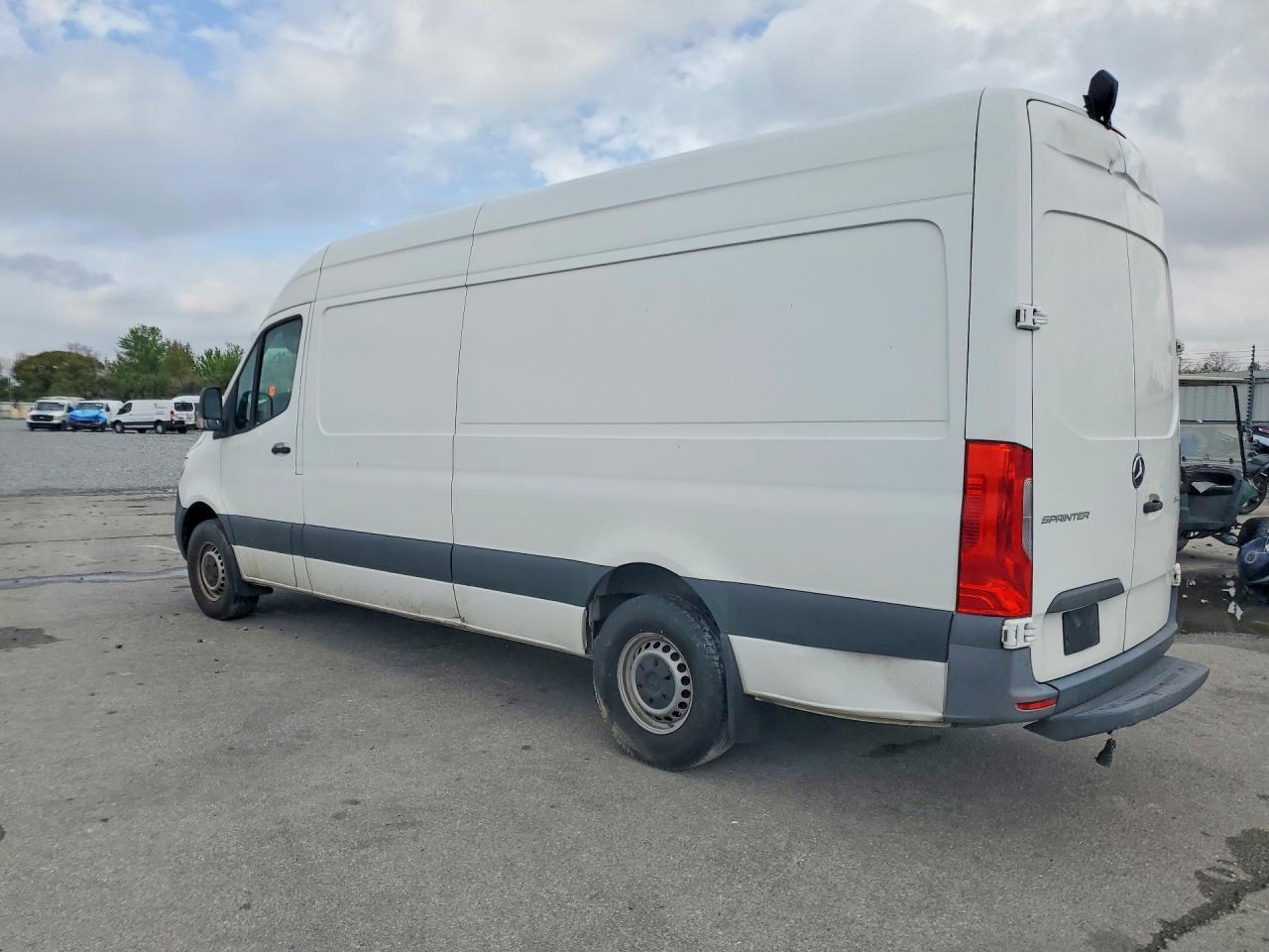 2021 Mercedes-Benz Sprinter 2500 - Фото 2