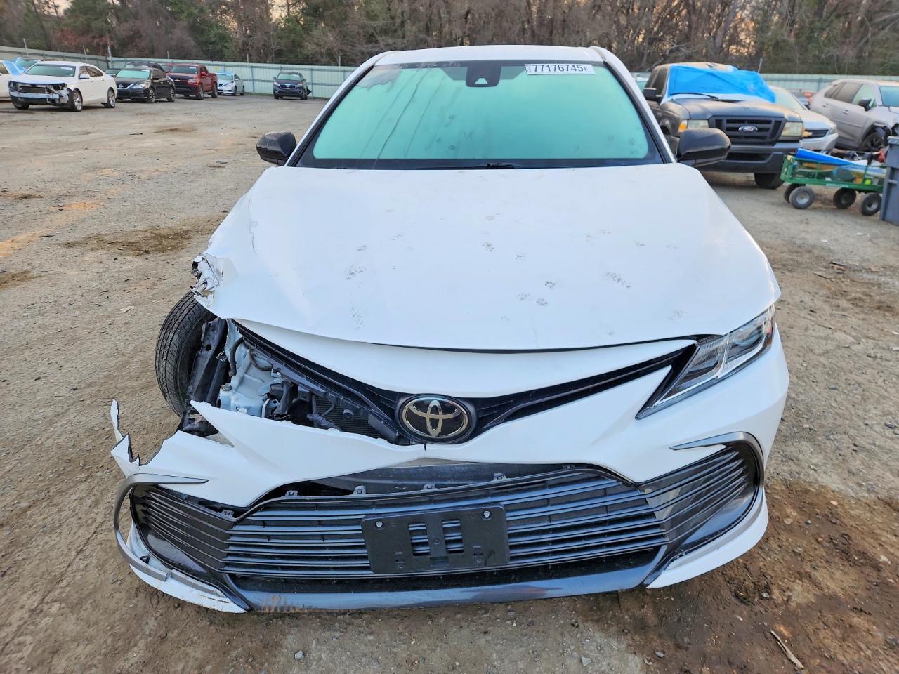 2022 Toyota Camry Le - Фото 5