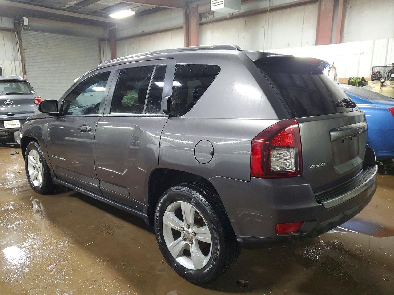 2015 Jeep Compass Latitude - Фото 2
