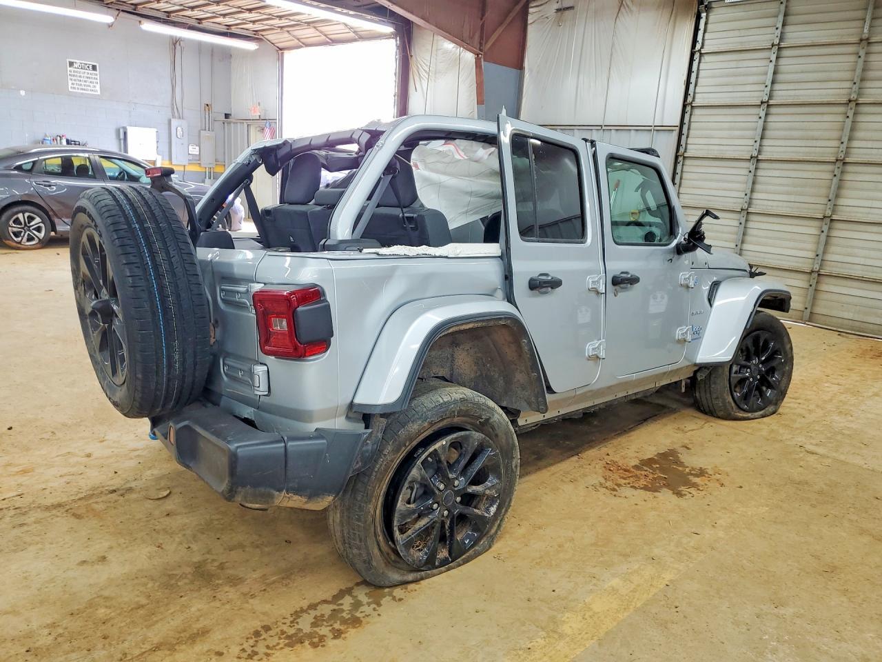 2024 Jeep Wrangler Sahara 4Xe - Фото 3