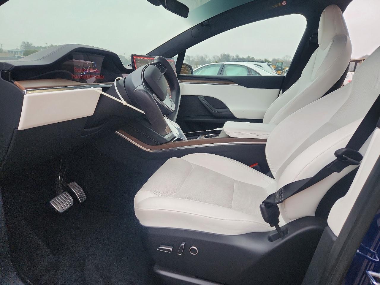 2023 Tesla Model X - Image 7