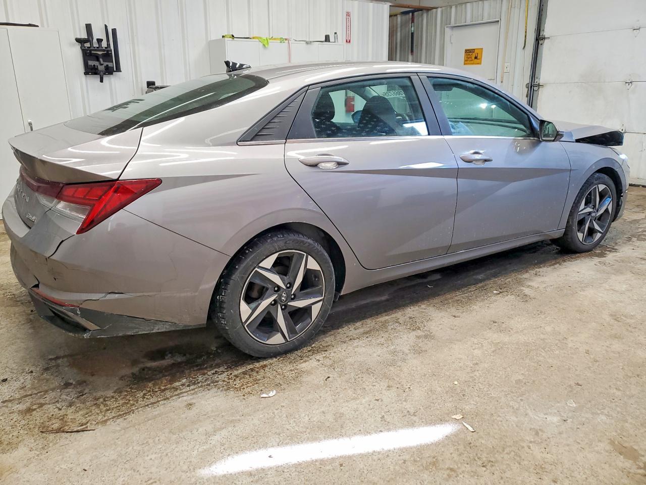2022 Hyundai Elantra Limited - Фото 3