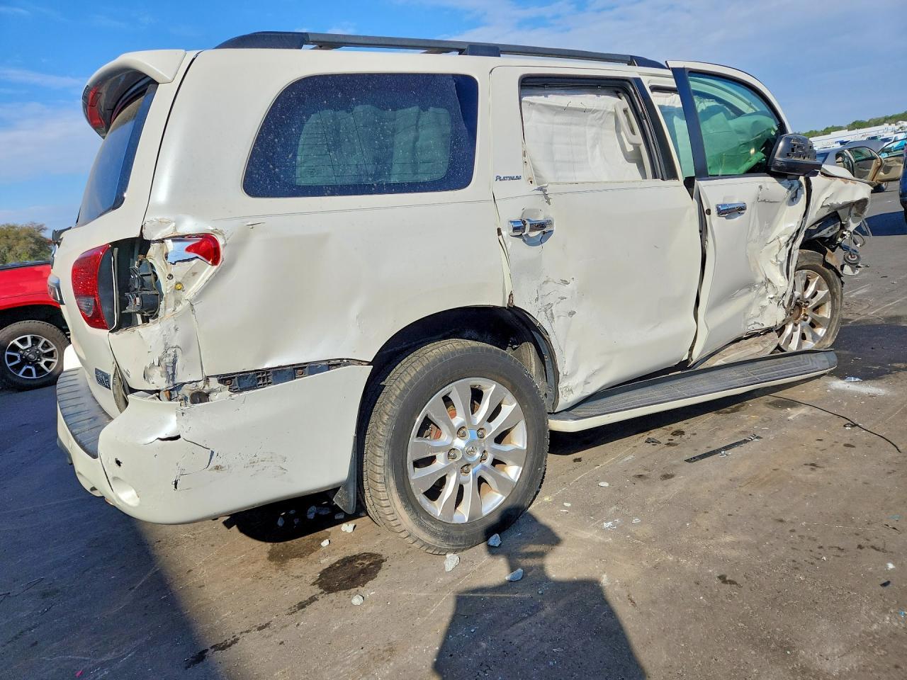 2010 Toyota Sequoia Platinum - Фото 3
