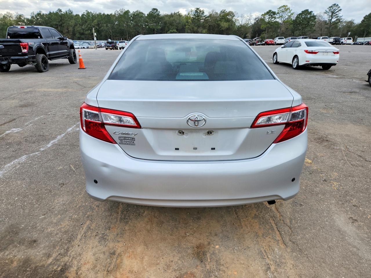 2012 Toyota Camry Le - Фото 6