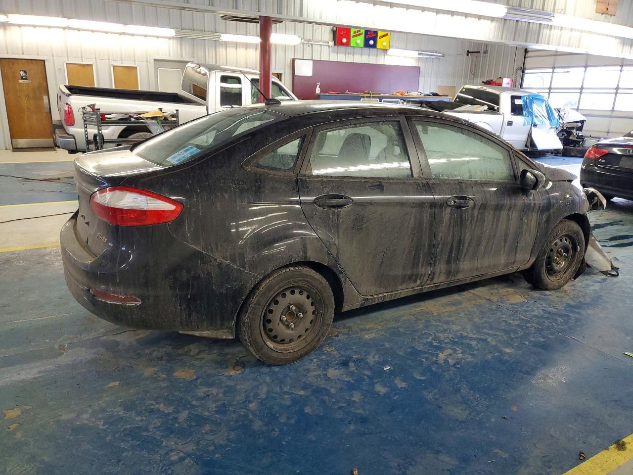 2015 Ford Fiesta S - Фото 3