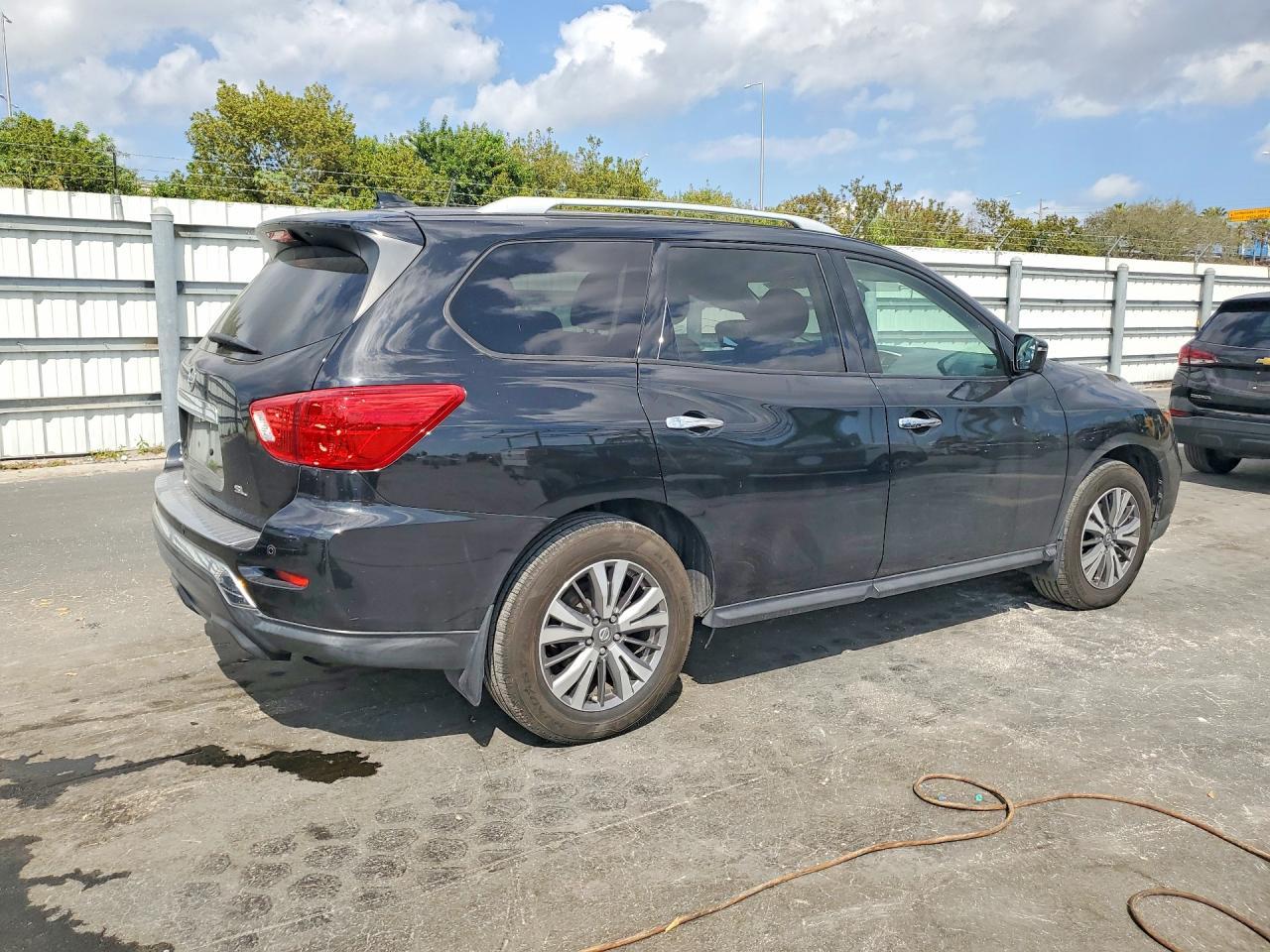 2020 Nissan Pathfinder Sl - Фото 3