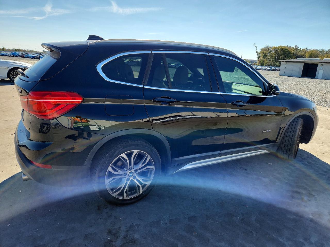 2017 BMW X1 xDrive28I - Фото 3