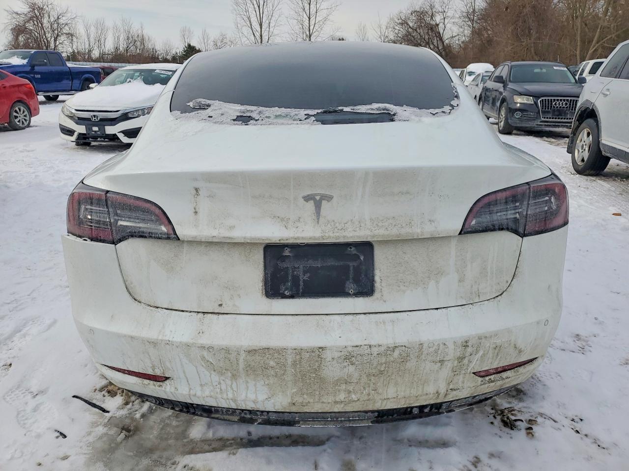 2022 Tesla Model 3 - Фото 6