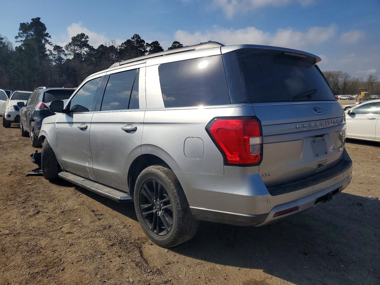 2022 Ford Expedition Xlt - Фото 2