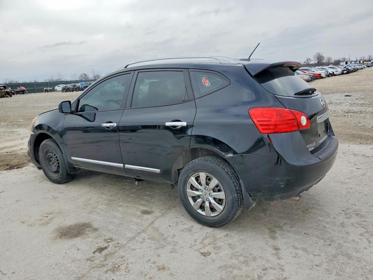 2015 Nissan Rogue Select S - Image 2