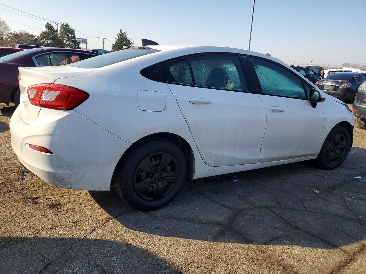 2018 Chevrolet Cruze Ls - Фото 3