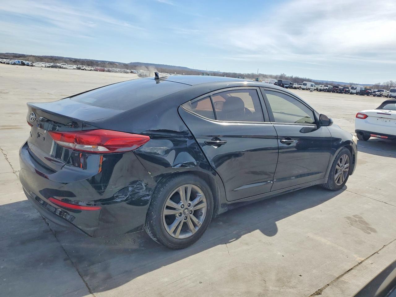 2017 Hyundai Elantra - Image 3