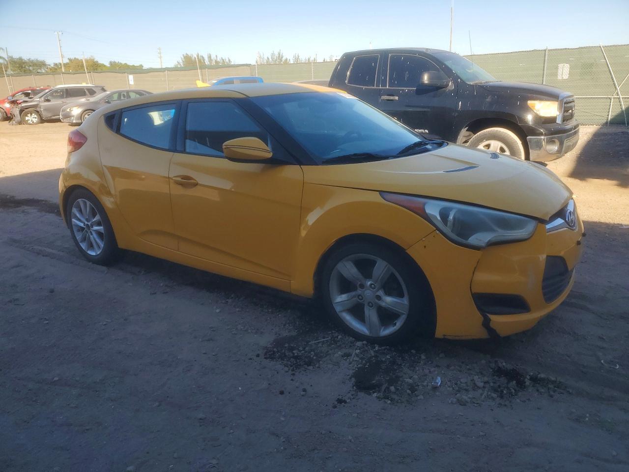2015 Hyundai Veloster - Фото 4