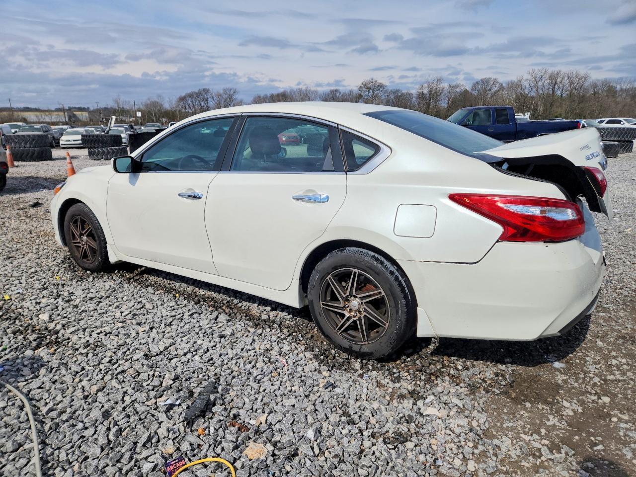 2016 Nissan Altima 2.5 S - Фото 2