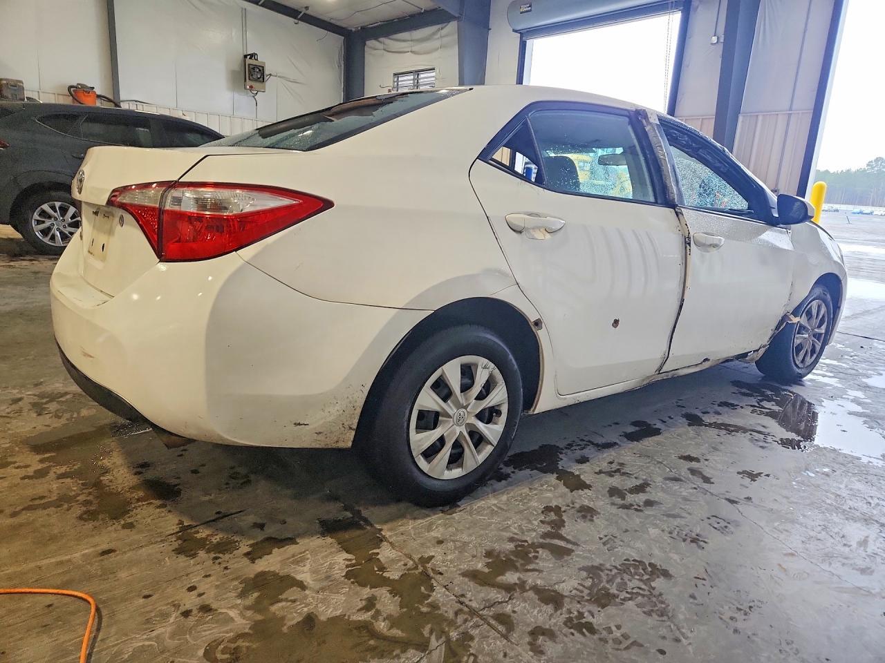 2014 Toyota Corolla L - Фото 3
