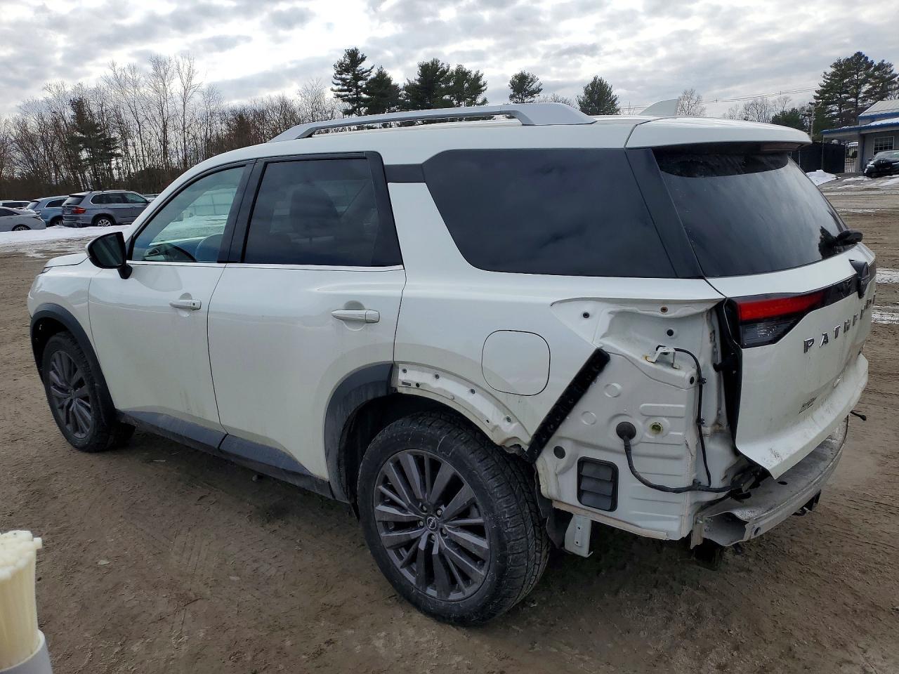 2023 Nissan Pathfinder Sl - Image 2