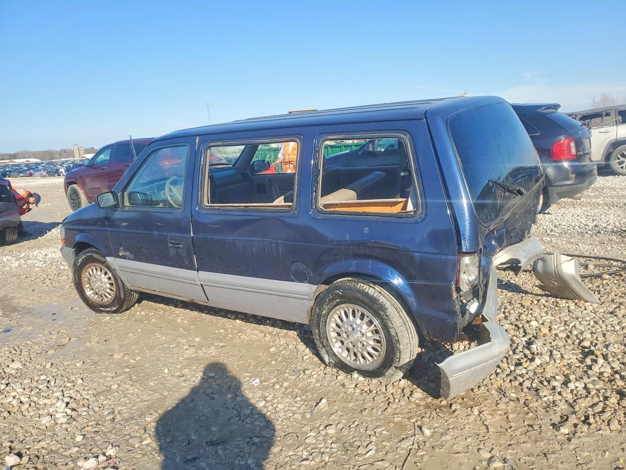 1995 Plymouth Voyager Se - Фото 2