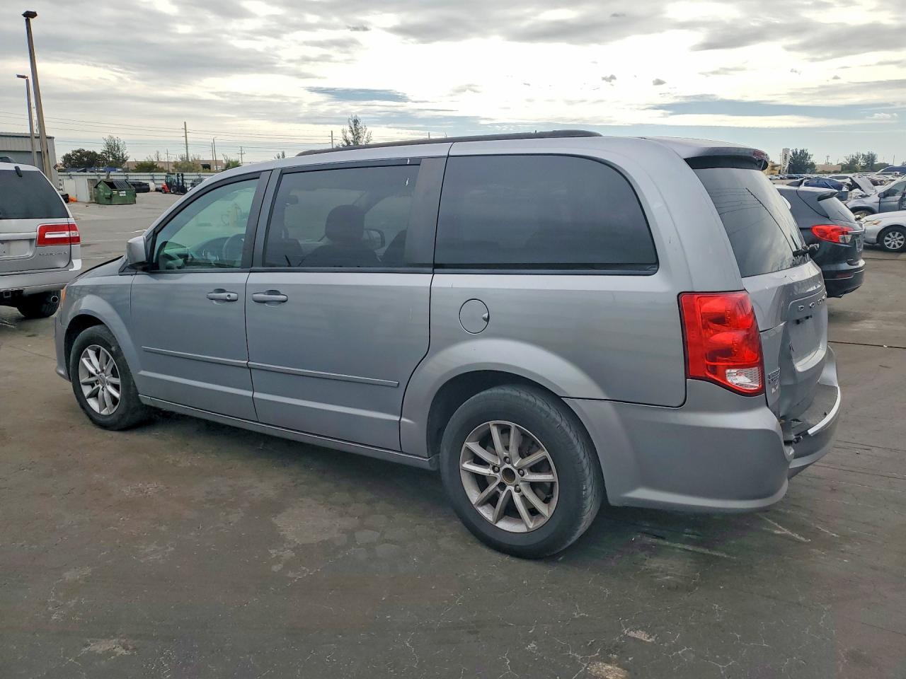 2015 Dodge Grand Caravan Sxt - Фото 2