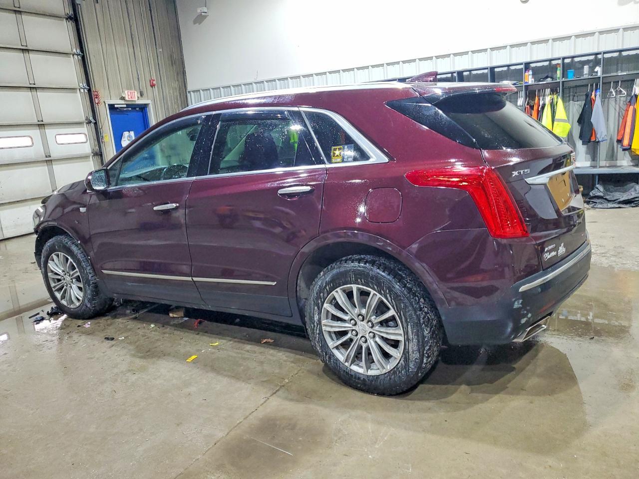 2017 Cadillac Xt5 Luxury - Image 2