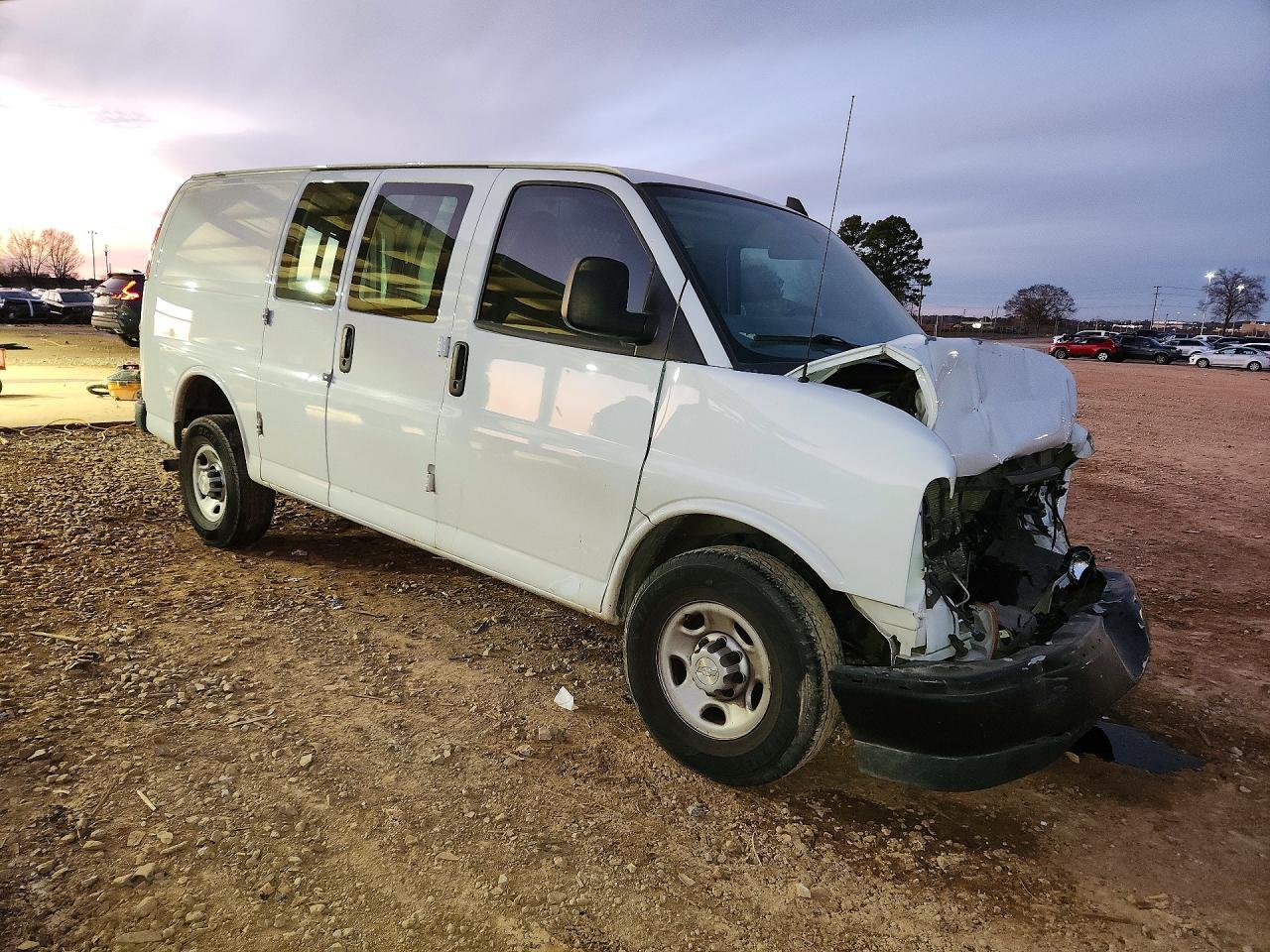 2019 Chevrolet Express 2500 Cargo Delivery Van - Фото 4
