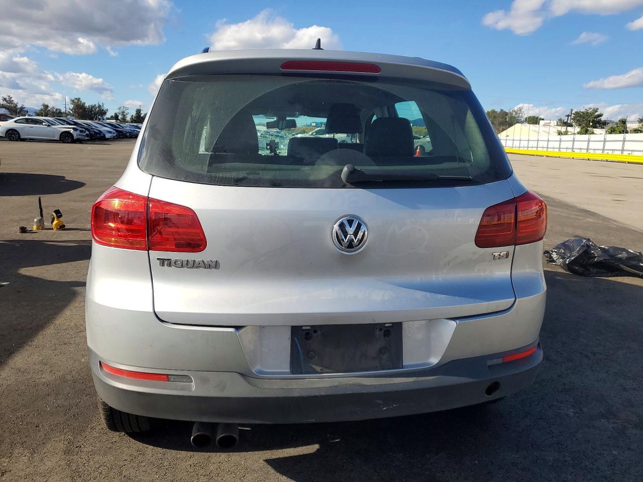 2017 Volkswagen Tiguan S - Image 6