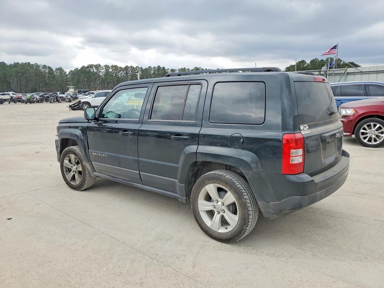 2013 Jeep Patriot Latitude - Фото 2
